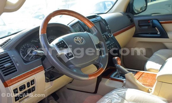 Buy Import Toyota Land Cruiser Other Truck in Import - Dubai in Agadez Buy Import Toyota Land Cruiser Other Truck in Import - Dubai in Agadez