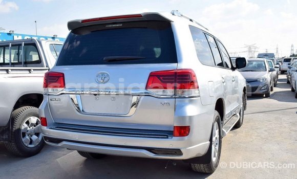 Buy Import Toyota Land Cruiser Other Truck in Import - Dubai in Agadez Buy Import Toyota Land Cruiser Other Truck in Import - Dubai in Agadez
