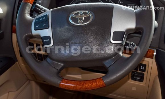 Acheter Import Utilitaire Toyota Land Cruiser Noir à Import - Dubai, Agadez Acheter Import Utilitaire Toyota Land Cruiser Noir à Import - Dubai, Agadez