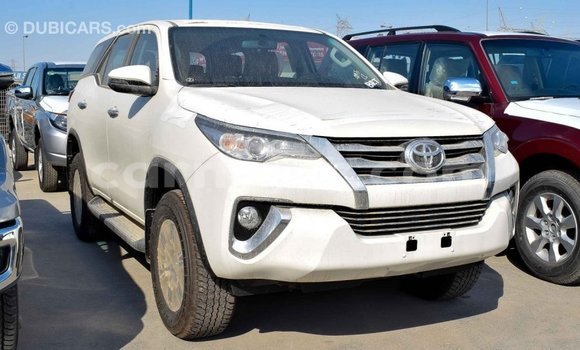 Acheter Import Voiture Toyota Fortuner Blanc à Import - Dubai, Agadez Acheter Import Voiture Toyota Fortuner Blanc à Import - Dubai, Agadez