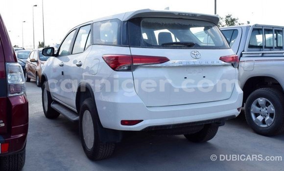 Acheter Import Voiture Toyota Fortuner Blanc à Import - Dubai, Agadez Acheter Import Voiture Toyota Fortuner Blanc à Import - Dubai, Agadez