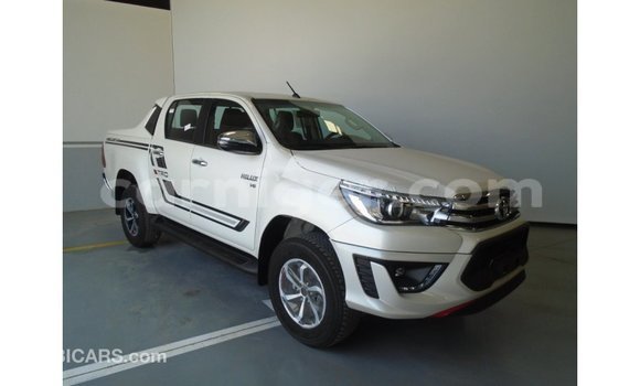 Buy Import Toyota Hilux White Car in Import - Dubai in Agadez Buy Import Toyota Hilux White Car in Import - Dubai in Agadez