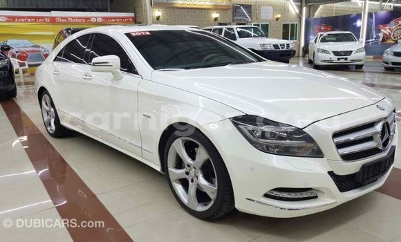 Buy Import Mercedes‒Benz 190 (W201) White Car in Import - Dubai in Agadez Buy Import Mercedes‒Benz 190 (W201) White Car in Import - Dubai in Agadez