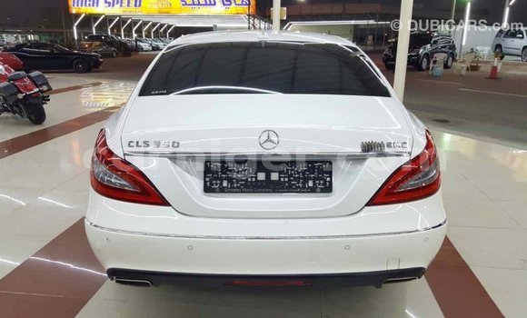 Buy Import Mercedes‒Benz 190 (W201) White Car in Import - Dubai in Agadez Buy Import Mercedes‒Benz 190 (W201) White Car in Import - Dubai in Agadez