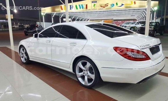 Buy Import Mercedes‒Benz 190 (W201) White Car in Import - Dubai in Agadez Buy Import Mercedes‒Benz 190 (W201) White Car in Import - Dubai in Agadez