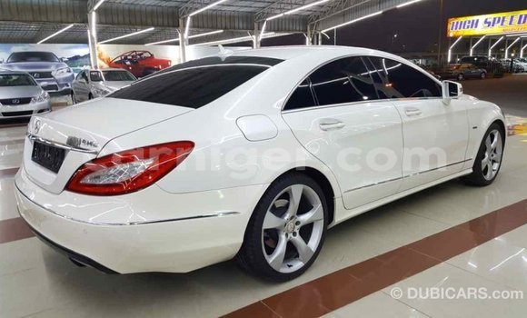 Buy Import Mercedes‒Benz 190 (W201) White Car in Import - Dubai in Agadez Buy Import Mercedes‒Benz 190 (W201) White Car in Import - Dubai in Agadez