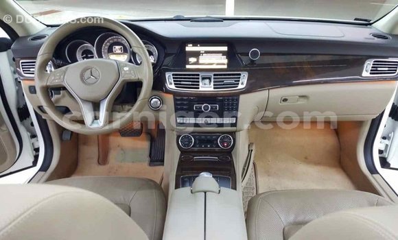 Buy Import Mercedes‒Benz 190 (W201) White Car in Import - Dubai in Agadez Buy Import Mercedes‒Benz 190 (W201) White Car in Import - Dubai in Agadez