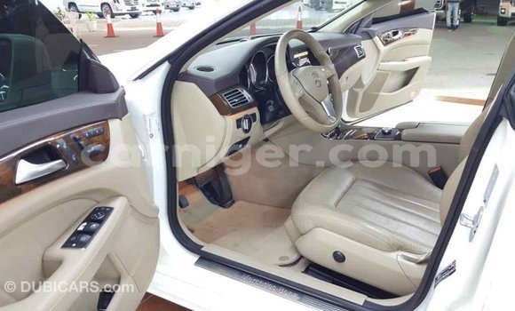 Buy Import Mercedes‒Benz 190 (W201) White Car in Import - Dubai in Agadez Buy Import Mercedes‒Benz 190 (W201) White Car in Import - Dubai in Agadez