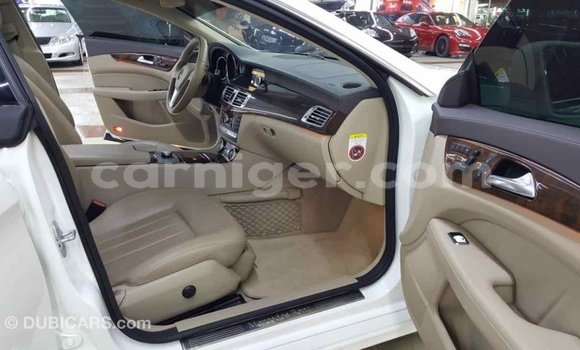Buy Import Mercedes‒Benz 190 (W201) White Car in Import - Dubai in Agadez Buy Import Mercedes‒Benz 190 (W201) White Car in Import - Dubai in Agadez