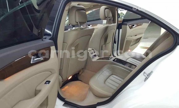 Buy Import Mercedes‒Benz 190 (W201) White Car in Import - Dubai in Agadez Buy Import Mercedes‒Benz 190 (W201) White Car in Import - Dubai in Agadez