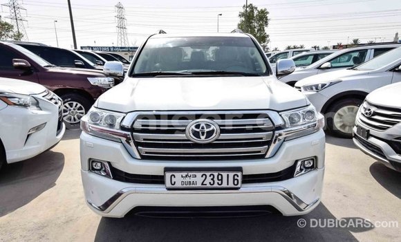 Buy Import Toyota Land Cruiser White Truck in Import - Dubai in Agadez Buy Import Toyota Land Cruiser White Truck in Import - Dubai in Agadez