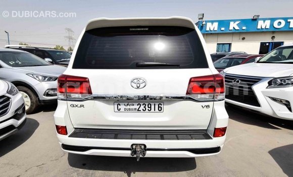 Buy Import Toyota Land Cruiser White Truck in Import - Dubai in Agadez Buy Import Toyota Land Cruiser White Truck in Import - Dubai in Agadez