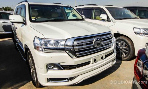 اشتري Imported Toyota Land Cruiser White شاحنة في Import - Dubai في أغاديز اشتري Imported Toyota Land Cruiser White شاحنة في Import - Dubai في أغاديز