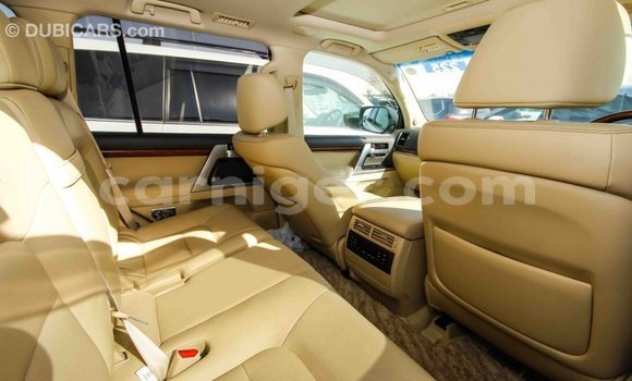 اشتري Imported Toyota Land Cruiser White شاحنة في Import - Dubai في أغاديز اشتري Imported Toyota Land Cruiser White شاحنة في Import - Dubai في أغاديز