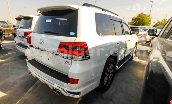 اشتري Imported Toyota Land Cruiser White شاحنة في Import - Dubai في أغاديز اشتري Imported Toyota Land Cruiser White شاحنة في Import - Dubai في أغاديز