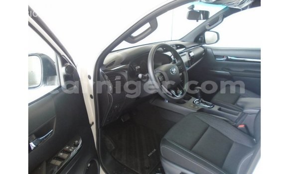 Buy Import Toyota Hilux White Car in Import - Dubai in Agadez Buy Import Toyota Hilux White Car in Import - Dubai in Agadez