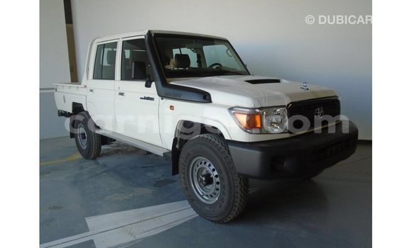 Buy Import Toyota Land Cruiser White Truck in Import - Dubai in Agadez Buy Import Toyota Land Cruiser White Truck in Import - Dubai in Agadez
