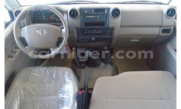 Buy Import Toyota Land Cruiser White Truck in Import - Dubai in Agadez Buy Import Toyota Land Cruiser White Truck in Import - Dubai in Agadez