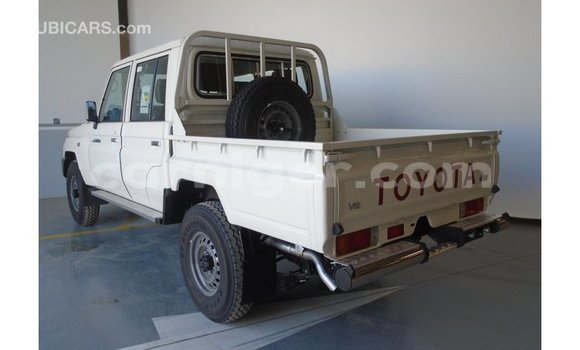 Buy Import Toyota Land Cruiser White Truck in Import - Dubai in Agadez Buy Import Toyota Land Cruiser White Truck in Import - Dubai in Agadez