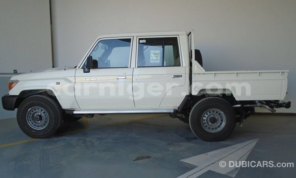 Buy Import Toyota Land Cruiser White Truck in Import - Dubai in Agadez Buy Import Toyota Land Cruiser White Truck in Import - Dubai in Agadez
