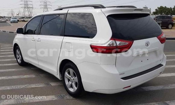 Acheter Import Voiture Toyota Sienna Blanc à Import - Dubai, Agadez Acheter Import Voiture Toyota Sienna Blanc à Import - Dubai, Agadez