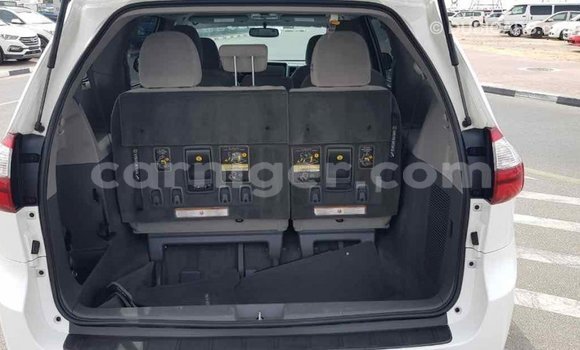 Acheter Import Voiture Toyota Sienna Blanc à Import - Dubai, Agadez Acheter Import Voiture Toyota Sienna Blanc à Import - Dubai, Agadez
