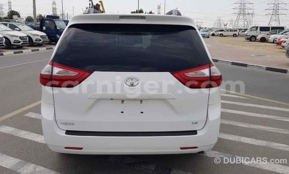 Acheter Import Voiture Toyota Sienna Blanc à Import - Dubai, Agadez Acheter Import Voiture Toyota Sienna Blanc à Import - Dubai, Agadez