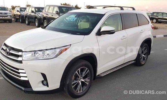 Acheter Import Voiture Toyota Highlander Blanc à Import - Dubai, Agadez Acheter Import Voiture Toyota Highlander Blanc à Import - Dubai, Agadez