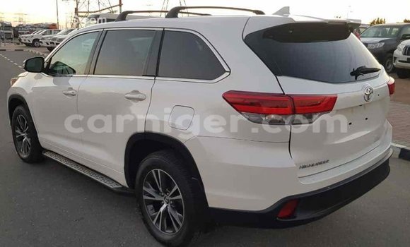 Acheter Import Voiture Toyota Highlander Blanc à Import - Dubai, Agadez Acheter Import Voiture Toyota Highlander Blanc à Import - Dubai, Agadez