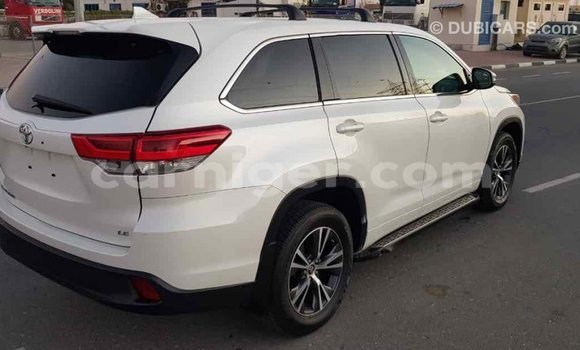 Acheter Import Voiture Toyota Highlander Blanc à Import - Dubai, Agadez Acheter Import Voiture Toyota Highlander Blanc à Import - Dubai, Agadez
