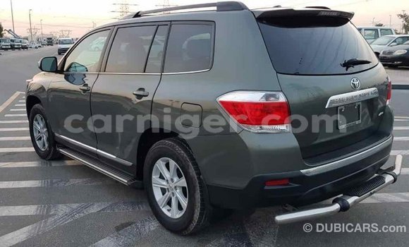 Buy Import Toyota Highlander Green Car in Import - Dubai in Agadez Buy Import Toyota Highlander Green Car in Import - Dubai in Agadez