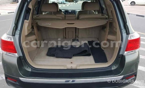 Buy Import Toyota Highlander Green Car in Import - Dubai in Agadez Buy Import Toyota Highlander Green Car in Import - Dubai in Agadez