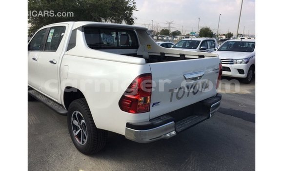Buy Import Toyota Hilux White Car in Import - Dubai in Agadez Buy Import Toyota Hilux White Car in Import - Dubai in Agadez