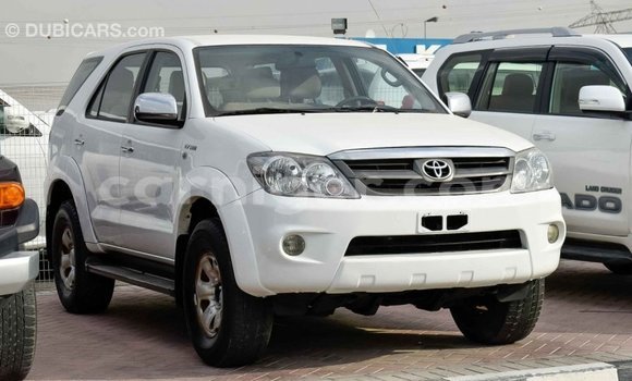 Sayi Imported Toyota Fortuner White Mota in Import - Dubai a Agadez Sayi Imported Toyota Fortuner White Mota in Import - Dubai a Agadez