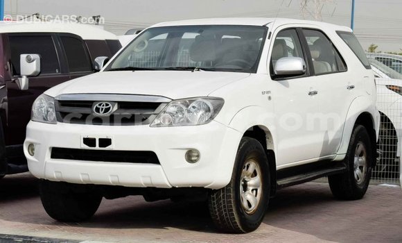 Sayi Imported Toyota Fortuner White Mota in Import - Dubai a Agadez Sayi Imported Toyota Fortuner White Mota in Import - Dubai a Agadez