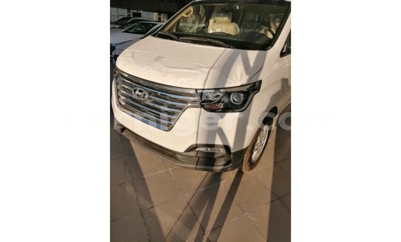 Buy Import Hyundai Chorus White Truck in Import - Dubai in Agadez Buy Import Hyundai Chorus White Truck in Import - Dubai in Agadez
