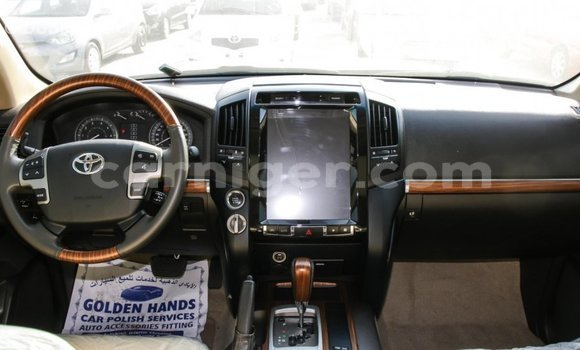 Buy Import Toyota Land Cruiser Other Truck in Import - Dubai in Agadez Buy Import Toyota Land Cruiser Other Truck in Import - Dubai in Agadez