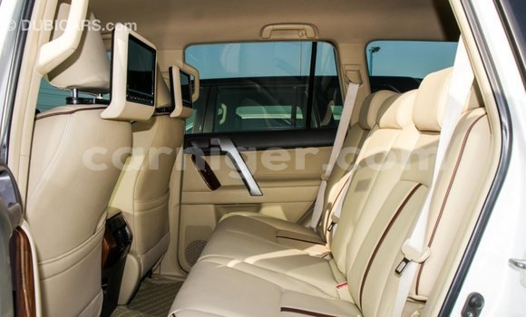 Sayi Imported Toyota Prado White Mota in Import - Dubai a Agadez Sayi Imported Toyota Prado White Mota in Import - Dubai a Agadez