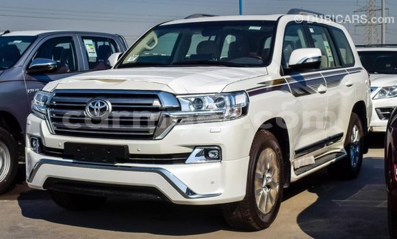 Sayi Imported Toyota Land Cruiser White Babbar mota in Import - Dubai a Agadez Sayi Imported Toyota Land Cruiser White Babbar mota in Import - Dubai a Agadez