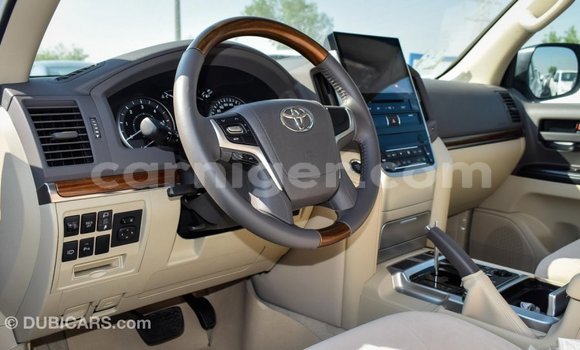Sayi Imported Toyota Land Cruiser White Babbar mota in Import - Dubai a Agadez Sayi Imported Toyota Land Cruiser White Babbar mota in Import - Dubai a Agadez