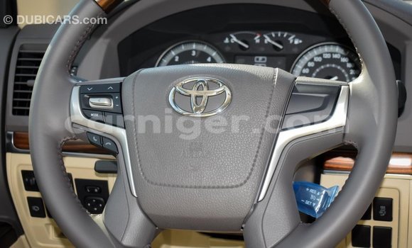Sayi Imported Toyota Land Cruiser White Babbar mota in Import - Dubai a Agadez Sayi Imported Toyota Land Cruiser White Babbar mota in Import - Dubai a Agadez