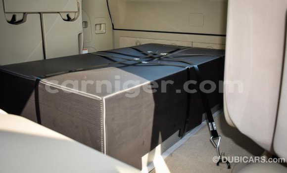 Sayi Imported Toyota Land Cruiser White Babbar mota in Import - Dubai a Agadez Sayi Imported Toyota Land Cruiser White Babbar mota in Import - Dubai a Agadez