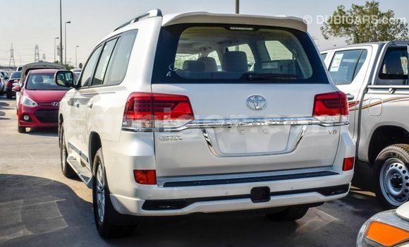 Sayi Imported Toyota Land Cruiser White Babbar mota in Import - Dubai a Agadez Sayi Imported Toyota Land Cruiser White Babbar mota in Import - Dubai a Agadez