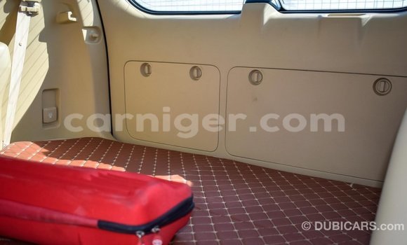 Acheter Import Voiture Toyota Prado Blanc à Import - Dubai, Agadez Acheter Import Voiture Toyota Prado Blanc à Import - Dubai, Agadez