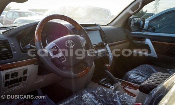 Buy Import Toyota Land Cruiser Black Truck in Import - Dubai in Agadez Buy Import Toyota Land Cruiser Black Truck in Import - Dubai in Agadez