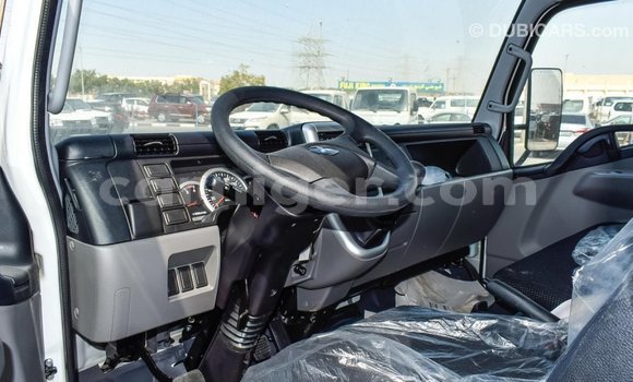 Buy Import Mitsubishi L400 White Truck in Import - Dubai in Agadez Buy Import Mitsubishi L400 White Truck in Import - Dubai in Agadez