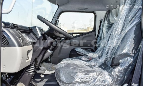 Buy Import Mitsubishi L400 White Truck in Import - Dubai in Agadez Buy Import Mitsubishi L400 White Truck in Import - Dubai in Agadez