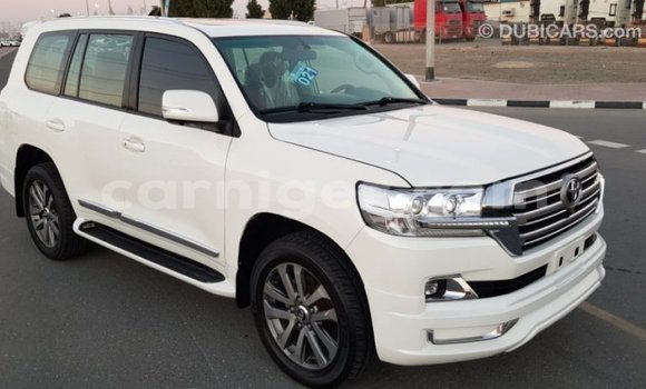 Acheter Import Utilitaire Toyota Land Cruiser Blanc à Import - Dubai, Agadez Acheter Import Utilitaire Toyota Land Cruiser Blanc à Import - Dubai, Agadez