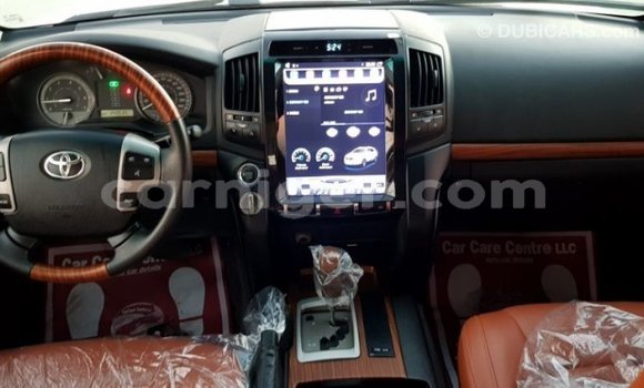 Acheter Import Utilitaire Toyota Land Cruiser Blanc à Import - Dubai, Agadez Acheter Import Utilitaire Toyota Land Cruiser Blanc à Import - Dubai, Agadez