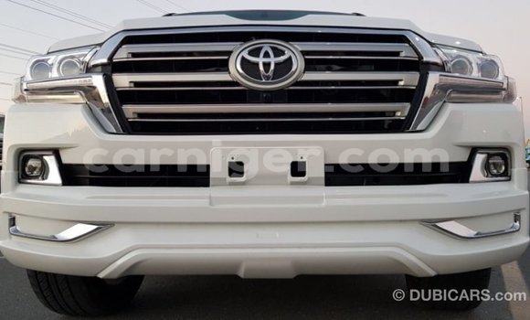 Acheter Import Utilitaire Toyota Land Cruiser Blanc à Import - Dubai, Agadez Acheter Import Utilitaire Toyota Land Cruiser Blanc à Import - Dubai, Agadez
